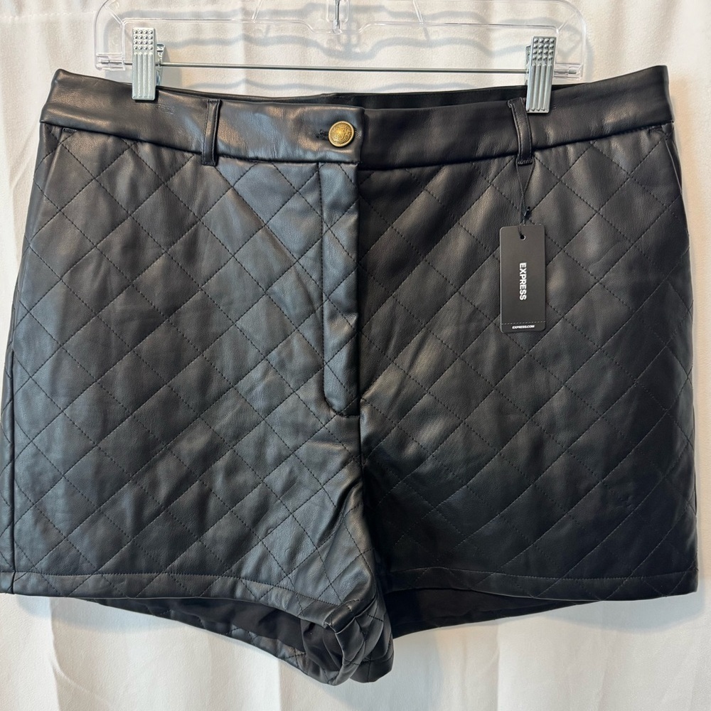 NWT Express Quilted Faux Vegan Leather High Rise Shorts Black Size 14